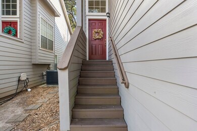 Your charming townhome awaits! Enjoy low-maintenan