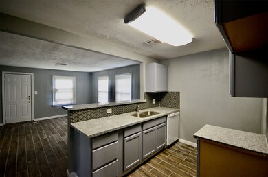 5031 Andrea St, Houston, TX 77021 - photo 4