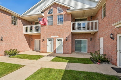 N25W24117 River Park Dr unit 2, Pewaukee, WI 53072 - photo 3