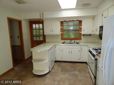 8009 Clearfield Rd, Frederick, MD 21702 - photo 5