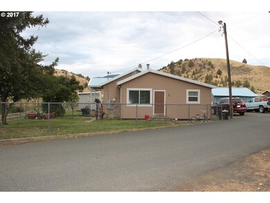 79 W Riverside, Mount Vernon, OR 97865 - photo 2