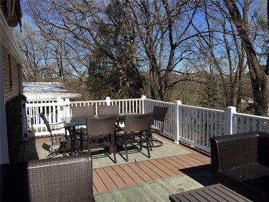 Spacious large new deck perfect for outdoor entert