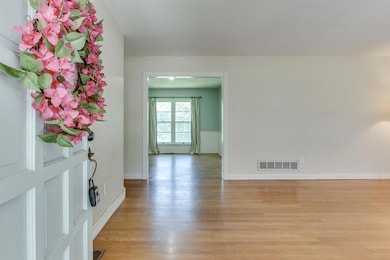 5932 N Grove Ave, Warr Acres, OK 73122 - photo 4