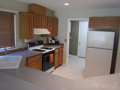 925 NW 21st St, Redmond, OR 97756 - photo 6