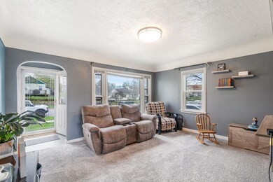 1107 W 9th St, Cedar Falls, IA 50613 - photo 3