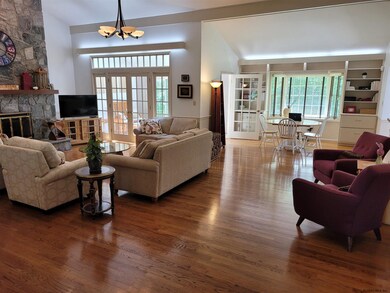 10 Gloria Ln, Schenectady, NY 12309 - photo 5