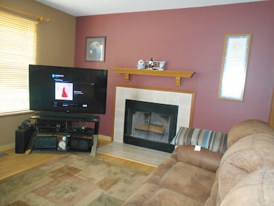 2762 W Atlantic Ave, Waukegan, IL 60085 - photo 3