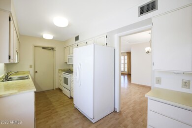 10751 W Santa fe Dr, Sun City, AZ 85351 - photo 3