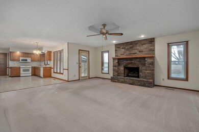 3737 N Stewart Ave-31