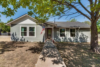 210 N Pendell Ave, Cleburne, TX 76033 - photo 2