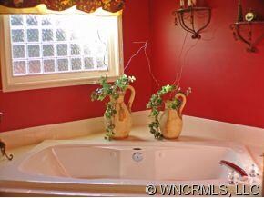 Jet Tub in Master Bath