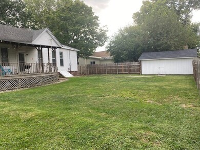 306 E Pembroke St, Tuscola, IL 61953 - photo 5