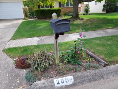2633 Teak mailbox