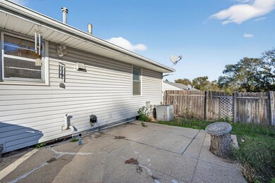 1334 Wade St, Des Moines, IA 50315 - photo 4