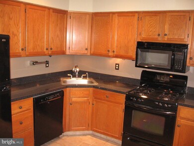 16 Chadwick Ct, Trenton, NJ 08691 - photo 3