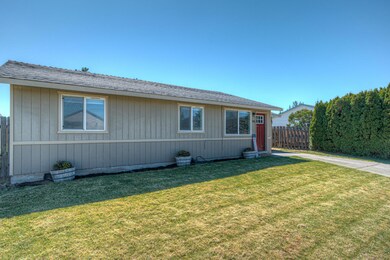 1748 SW 35th St, Redmond, OR 97756 - photo 2