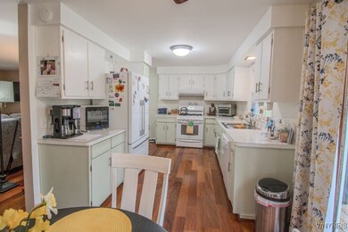 Kitchen/Dining area