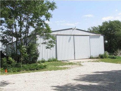 50 x 100 shop that is also zoned commercially