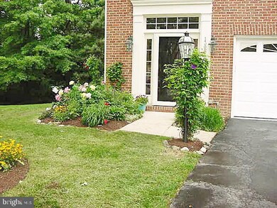 13086 Park Crescent Cir, Herndon, VA 20171 - photo 2