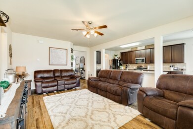 1023 Cash St, Alvin, TX 77511 - photo 6