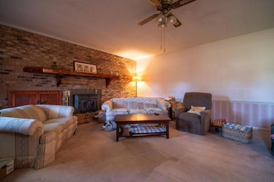 109 Richardson living room.1