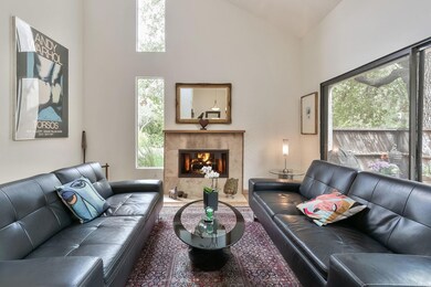 6-web-or-mls-UpmarketMedia_1008Creekside