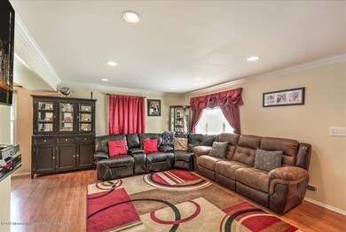 04-LIVING ROOM