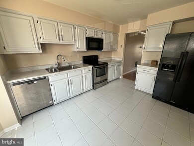 12350 Herrington Manor Dr, Silver Spring, MD 20904 - photo 2