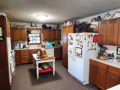 3120 Royer Dr W, Newton, KS 67114 - photo 5