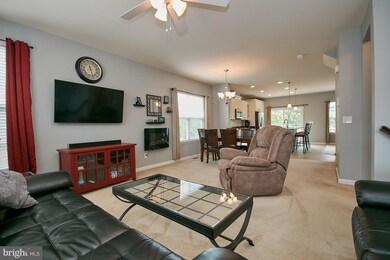 9052 Isabel Ln, Manassas Park, VA 20111 - photo 4