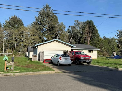 740 Vipond Dr, Crescent City, CA 95531 - photo 3