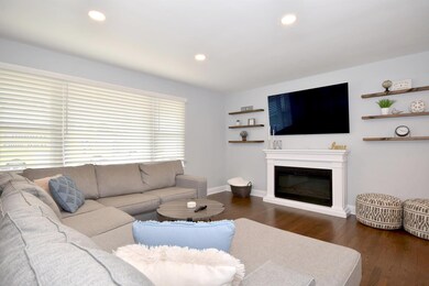 469 N Myrtle Ave, Elmhurst, IL 60126 - photo 6