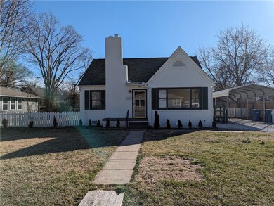 705 NW 6th St, Bentonville, AR 72712 - photo 2