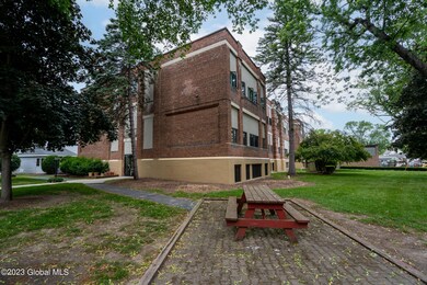 222 S Ten Broeck St-2