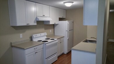 28 Lexington St, Fall River, MA 02723 - photo 2