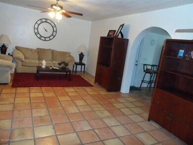 Living room/study