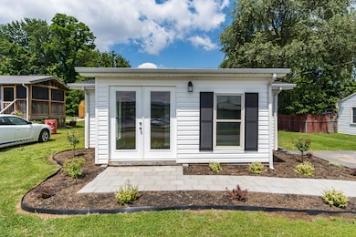 2227 E Fairview Ave, Johnson City, TN 37601 - photo 2