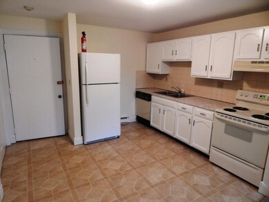 169 Capitol Hill Dr unit 169, Londonderry, NH 03053 - photo 4