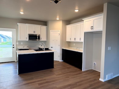 N9330 Gemstone Ct, Appleton, WI 54915 - photo 2