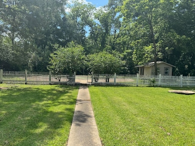 229 S Division St, West Point, MS 39773 - photo 3