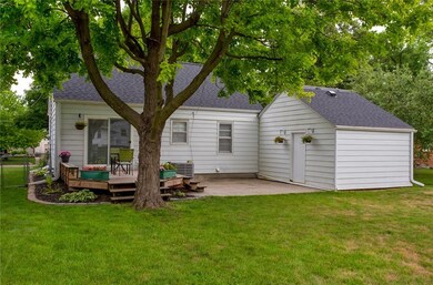 2604 48th St, Des Moines, IA 50310 - photo 4