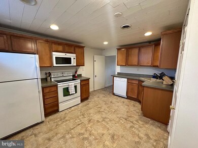 5125 Westland Blvd, Halethorpe, MD 21227 - photo 6