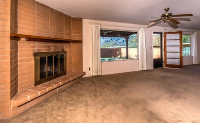 02 Living Dining Rm 9682 bal