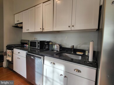 1955 Locust St unit 3F, Philadelphia, PA 19103 - photo 4
