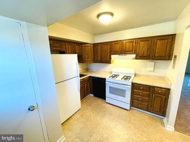 5914 Mayflower Ct, Alexandria, VA 22312 - photo 4