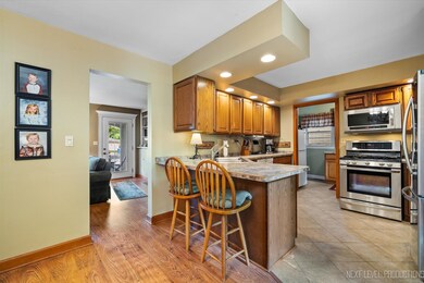 1141 N President St, Wheaton, IL 60187 - photo 7