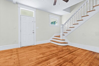 05-906 Stewart Ave SE_05