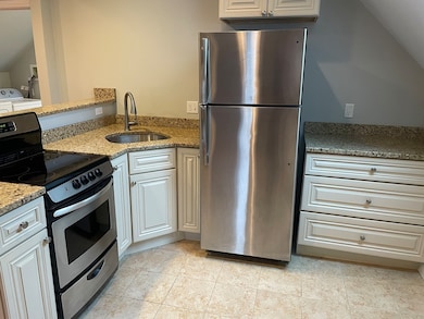 139 E Central St unit 2, Franklin, MA 02038 - photo 3