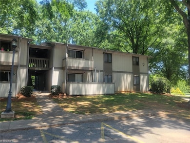 2240 Sunderland Rd unit 72N, Winston Salem, NC 27103 - photo 3