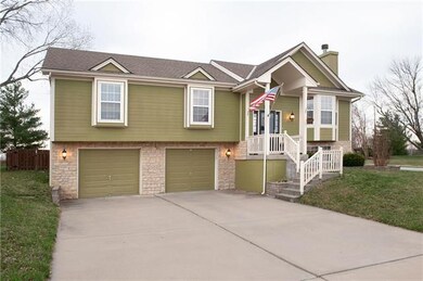 601 Forrest View Ct, Raymore, MO 64083 - photo 2
